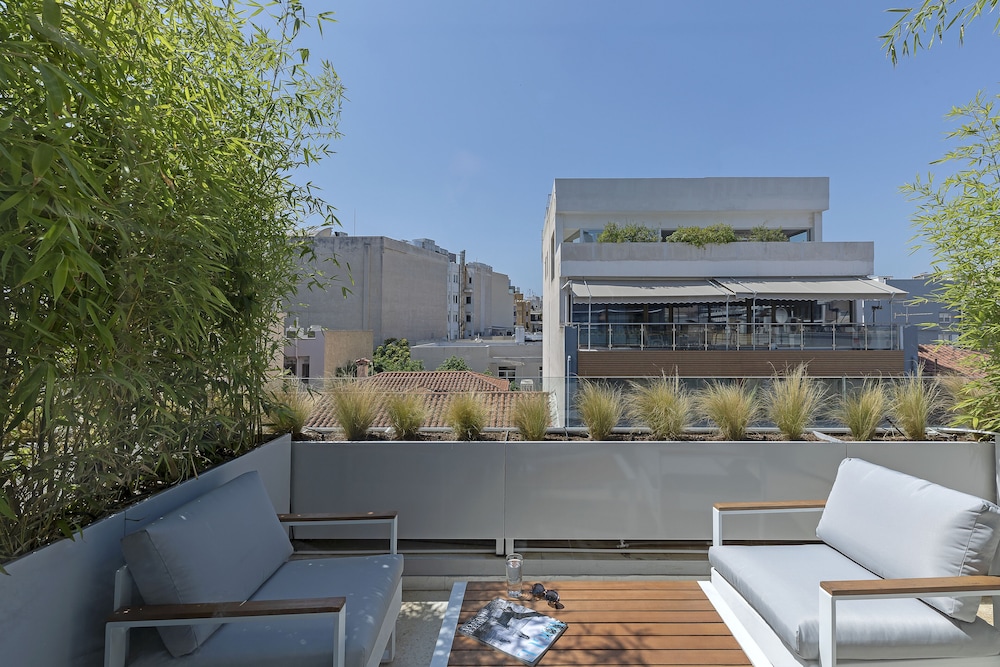 The Athenians Art Apartments 1/50