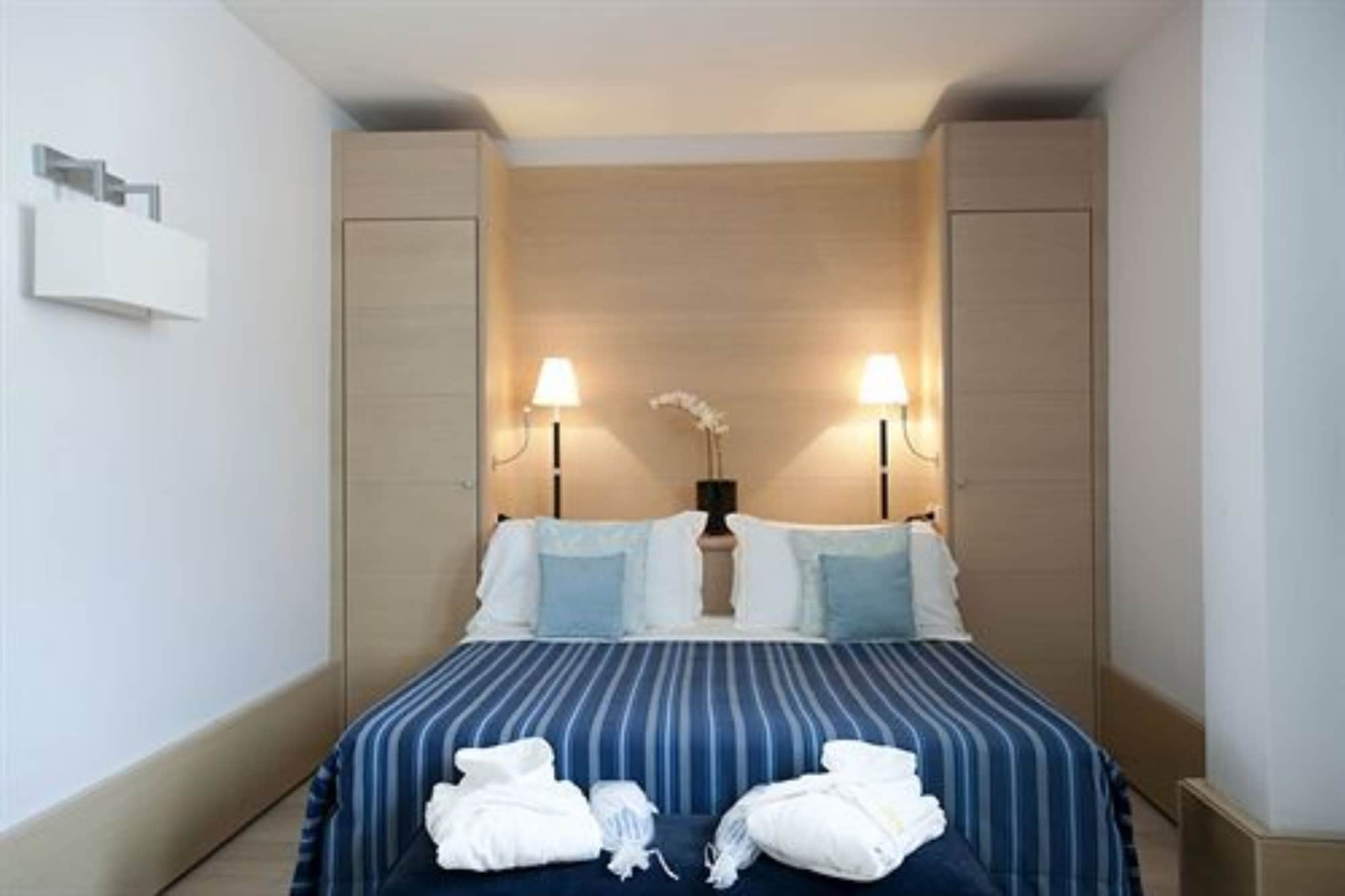 غرفة سوبيريور بسريرين منفصلين بإطلالة على البحر، Grand Hotel Alassio Beach & SPA Resort 5/9