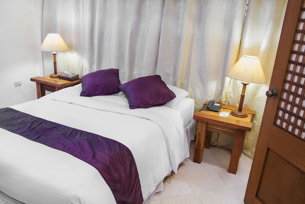 FRIDAYS BORACAY RESORT 25/50