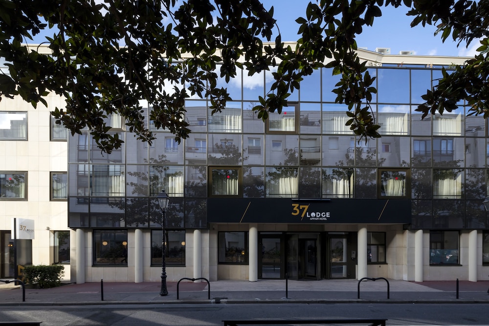 37 Lodge La Defense Courbevoie 2/35