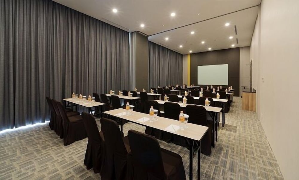 Aviary Bintaro 46/49