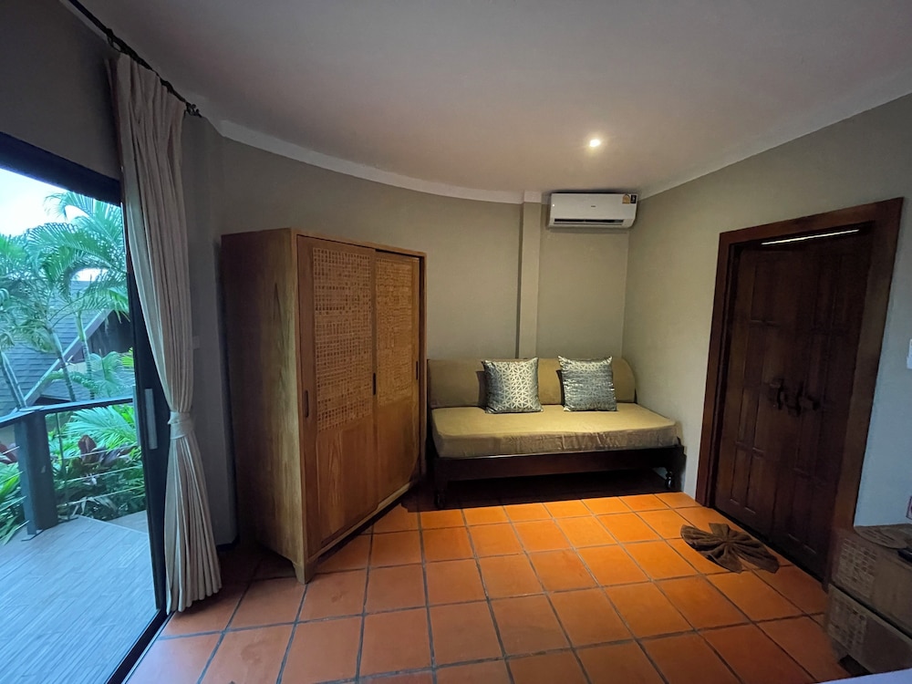 Beyond the Blue Horizon Villa Resort 47/73