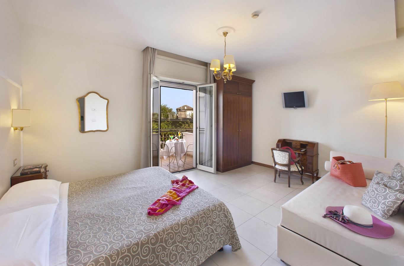 Room, Quadruple, Balcony or Patio 3/5