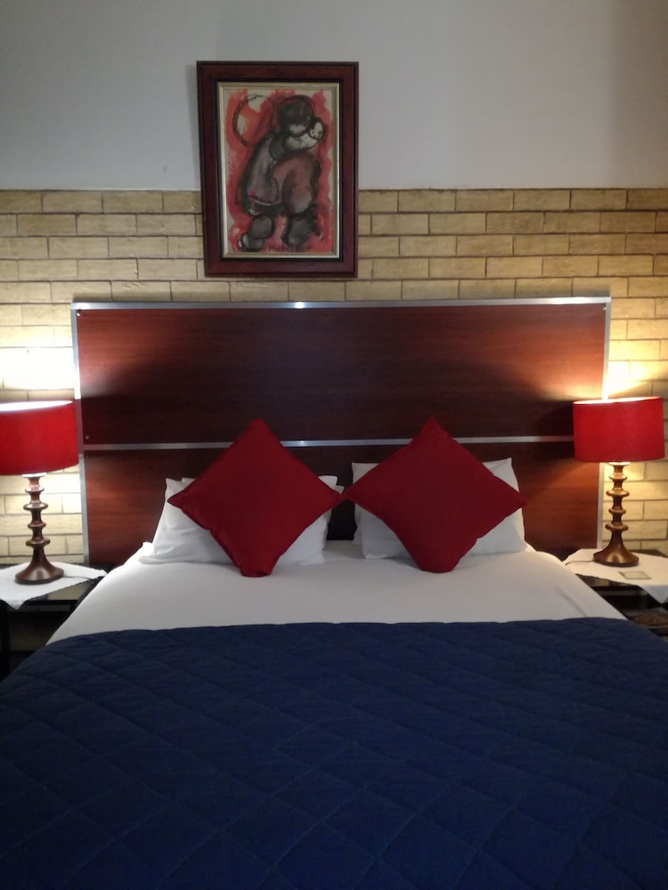 21 On Coetzee Guest House 16/22