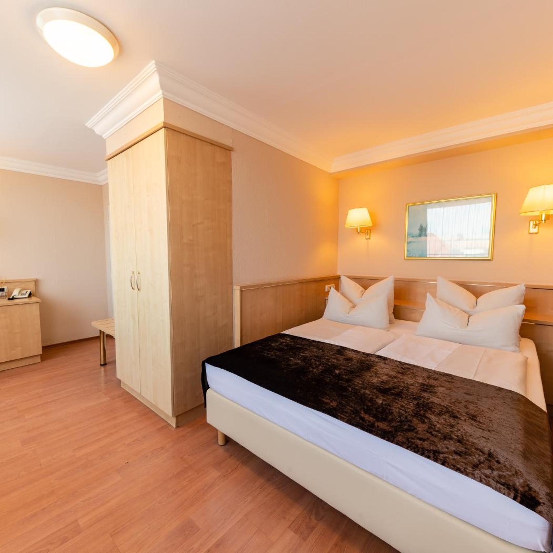 غرفة بسريرين منفصلين