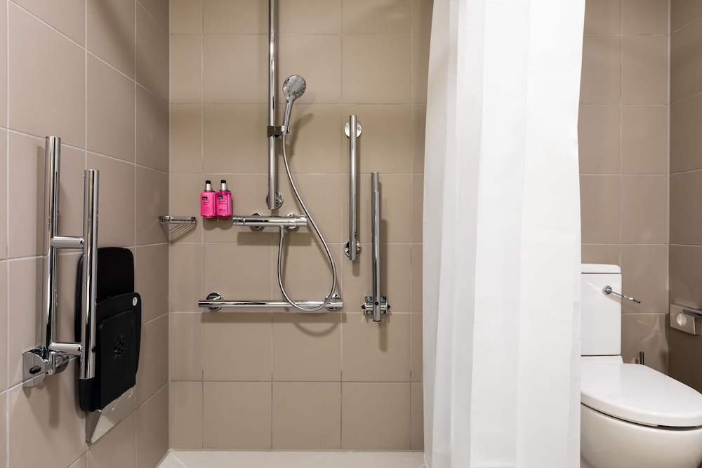 MOXY LONDON HEATHROW AIRPORT 9/39