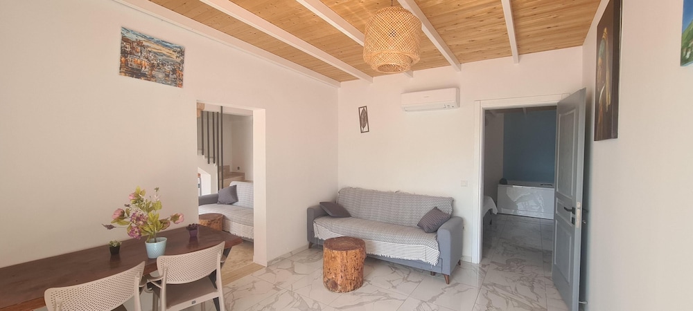 Villa Ay 29/48