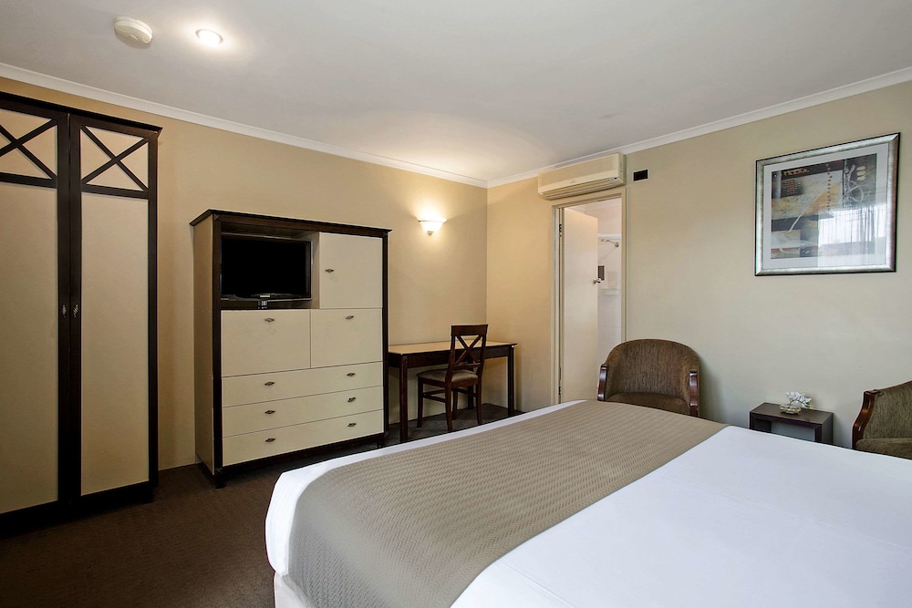 Comfort Inn On Raglan 15/39
