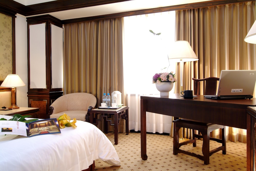 Kings Town Hotel 38/41
