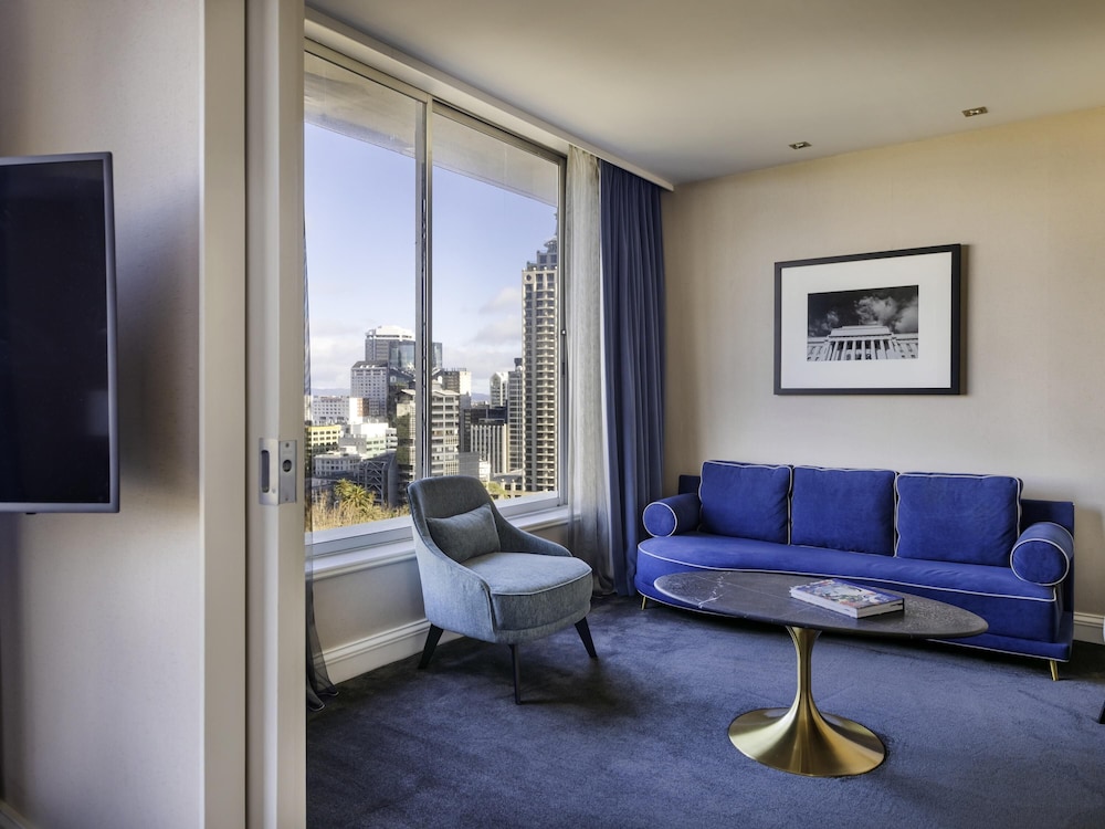 EXECUTIVE, SUITE, KING BED
