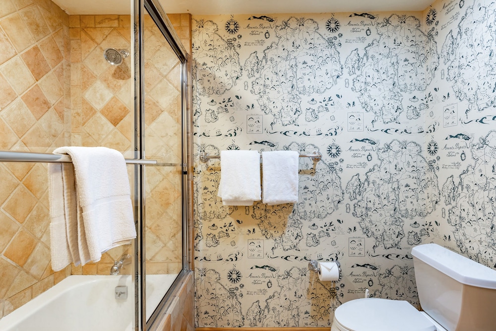 The Caledonian By All Seasons Resort Lodging 72/80