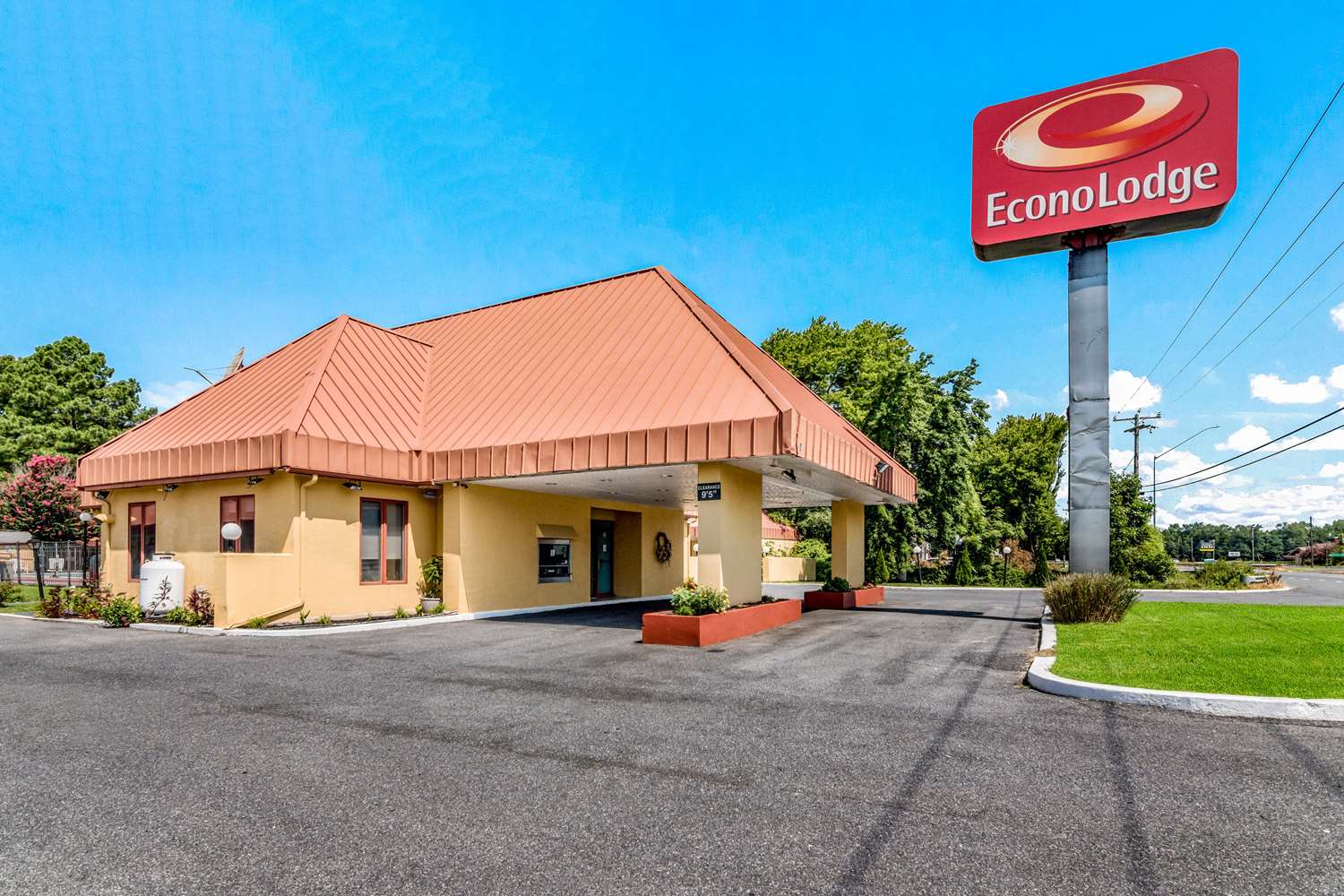 Econo Lodge Pocomoke City Hwy 13 23/23