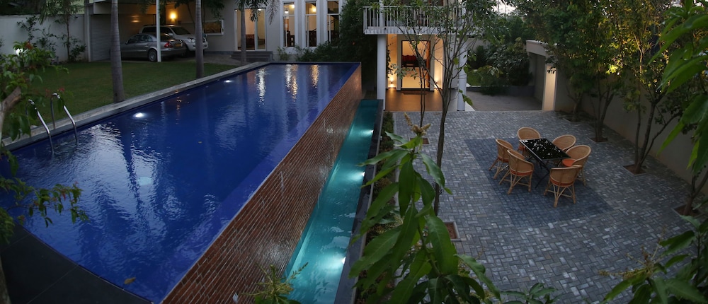 Capital Villa 24/26