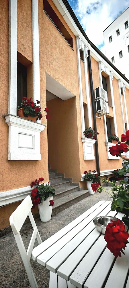 Bucur 9 3/33