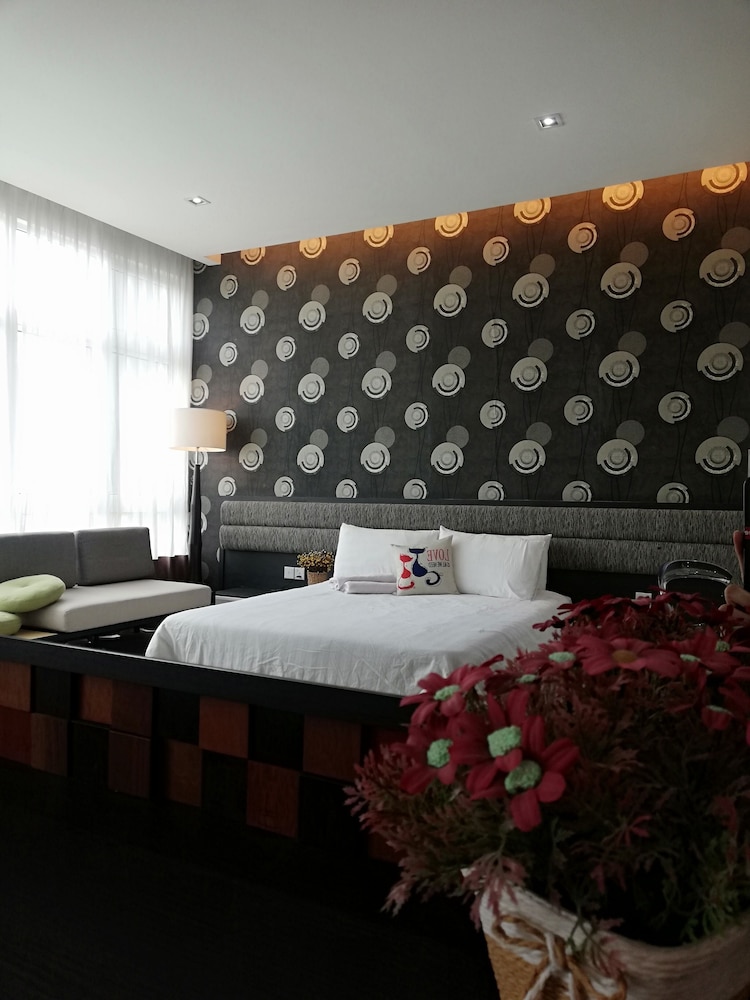 Twin Galaxy Residences 13/36