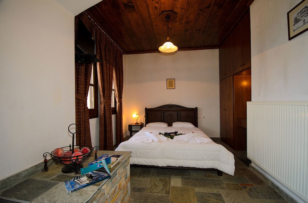 Atrapos Hotel 17/50