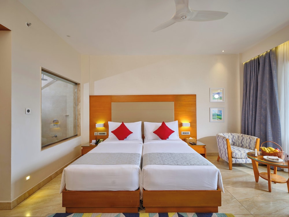 Hamilton, King Bed, Valley View