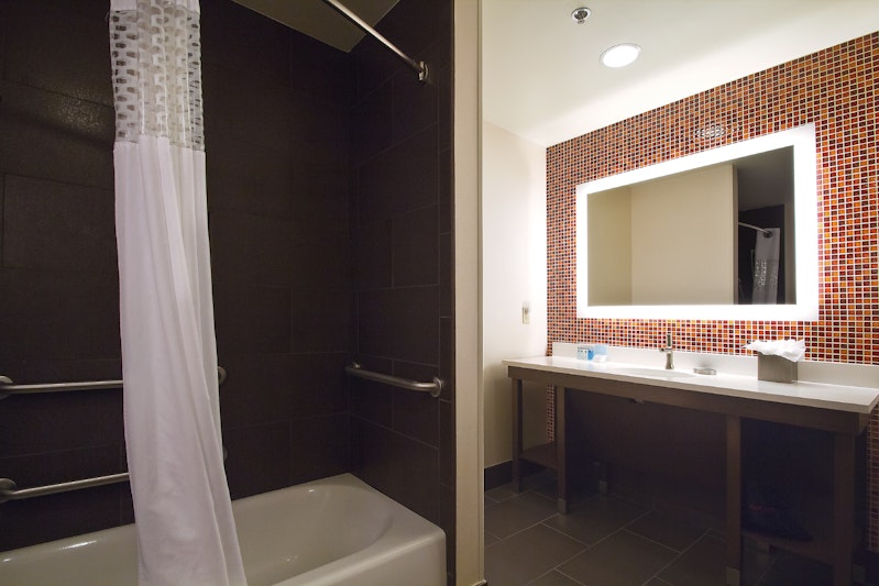 Hampton Inn Suites Columbus Downtown 59/59