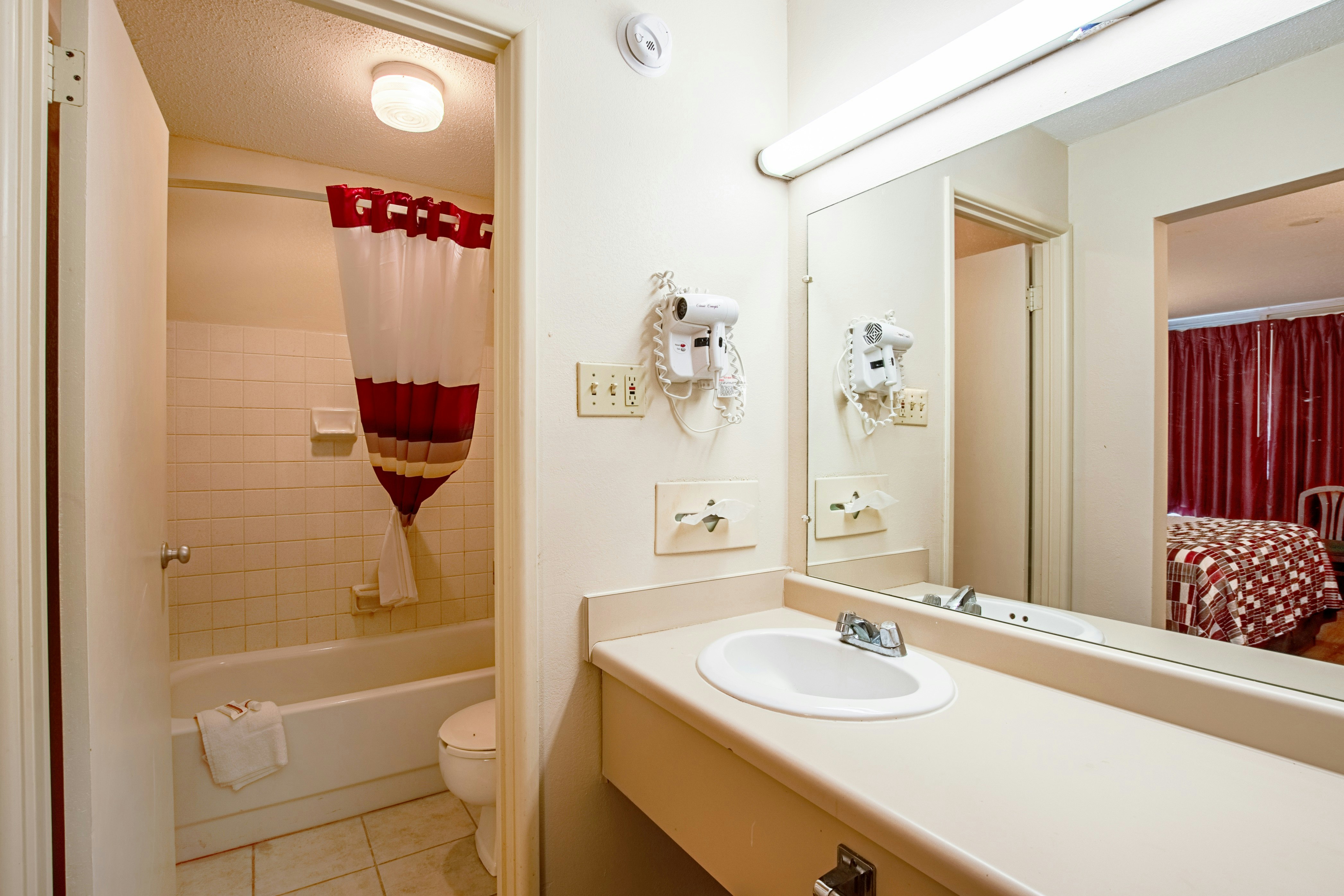 غرفة سوبيريور بسرير كوين بمطبخ صغير، Red Roof Inn & Suites Battle Creek 7/7