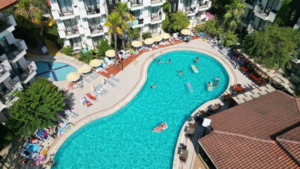Lemas Suite Hotel 40/48