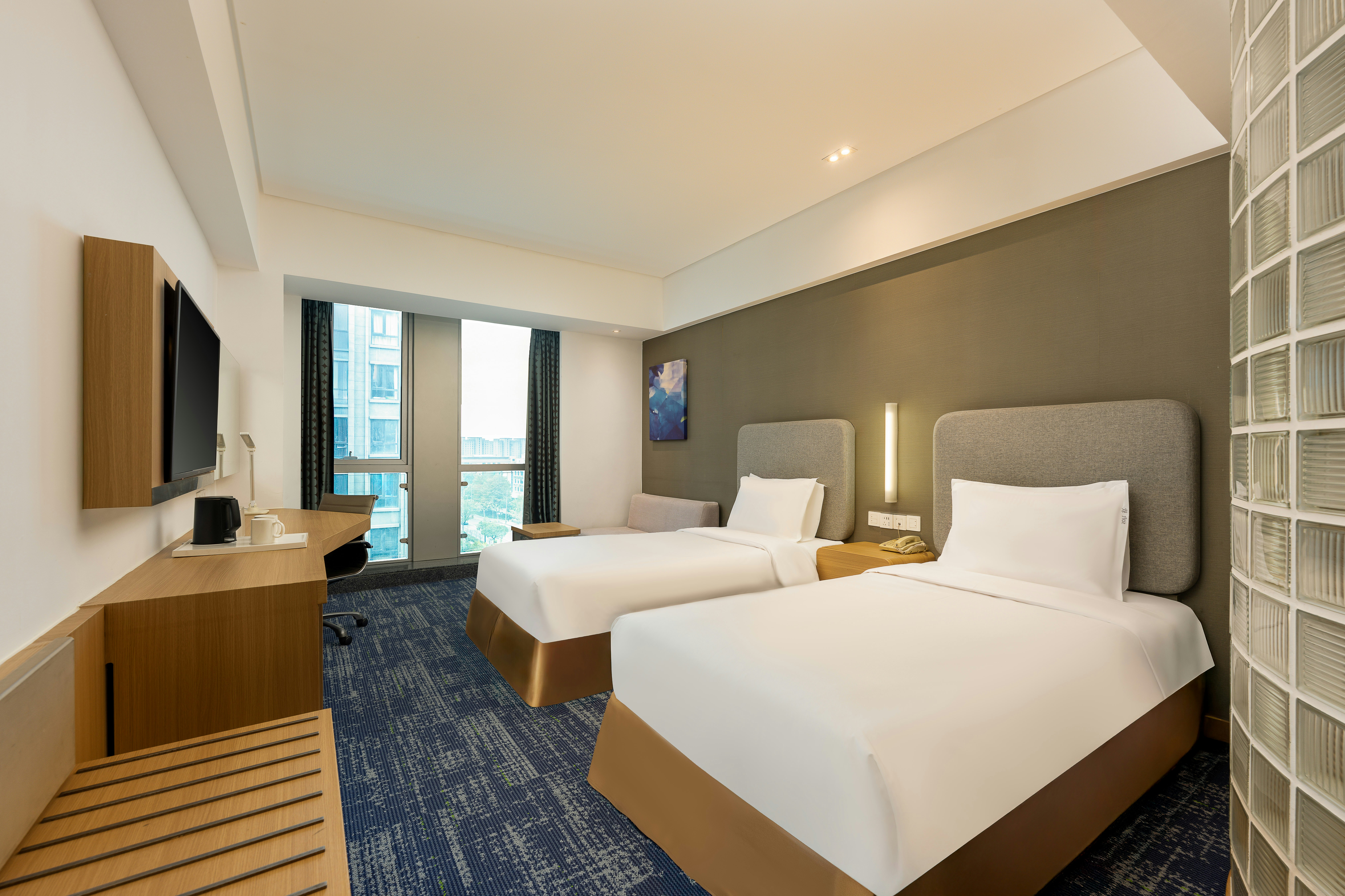 HOLIDAY INN EXPRESS SHANGHAI JINSHA 23/50