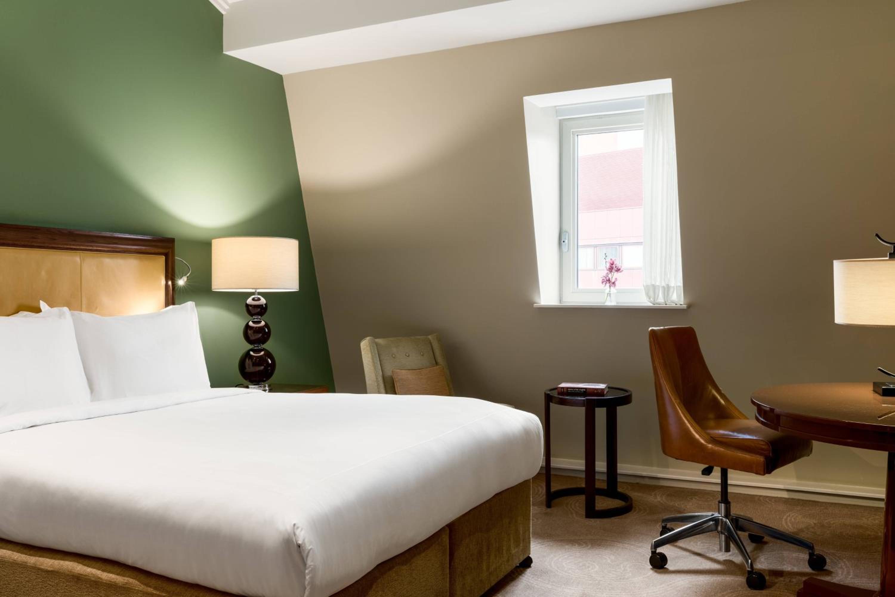 Barlow House, Loft, King Bed, High Floor