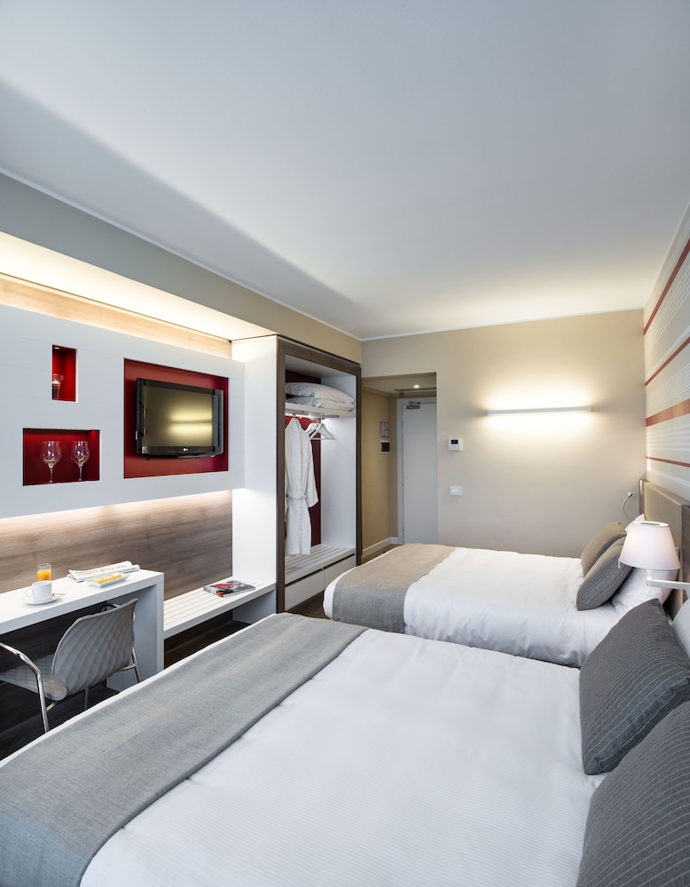 COMFORT, TRIPLE, CITY VIEW