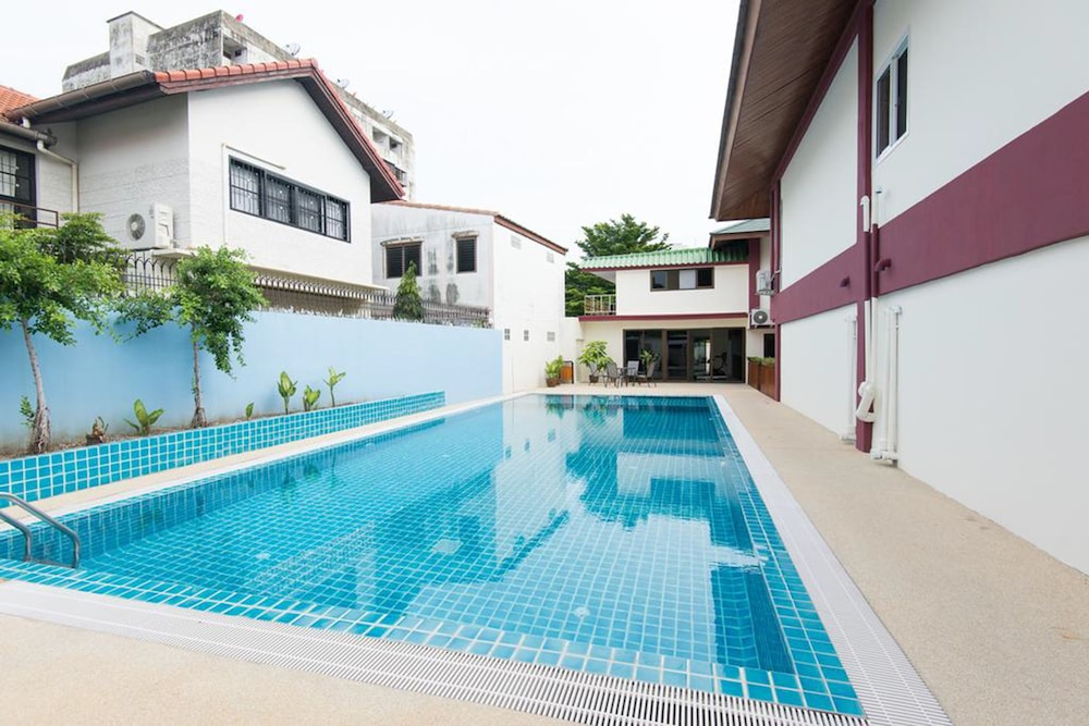 The President Hotel at Chokchai 4 1/57