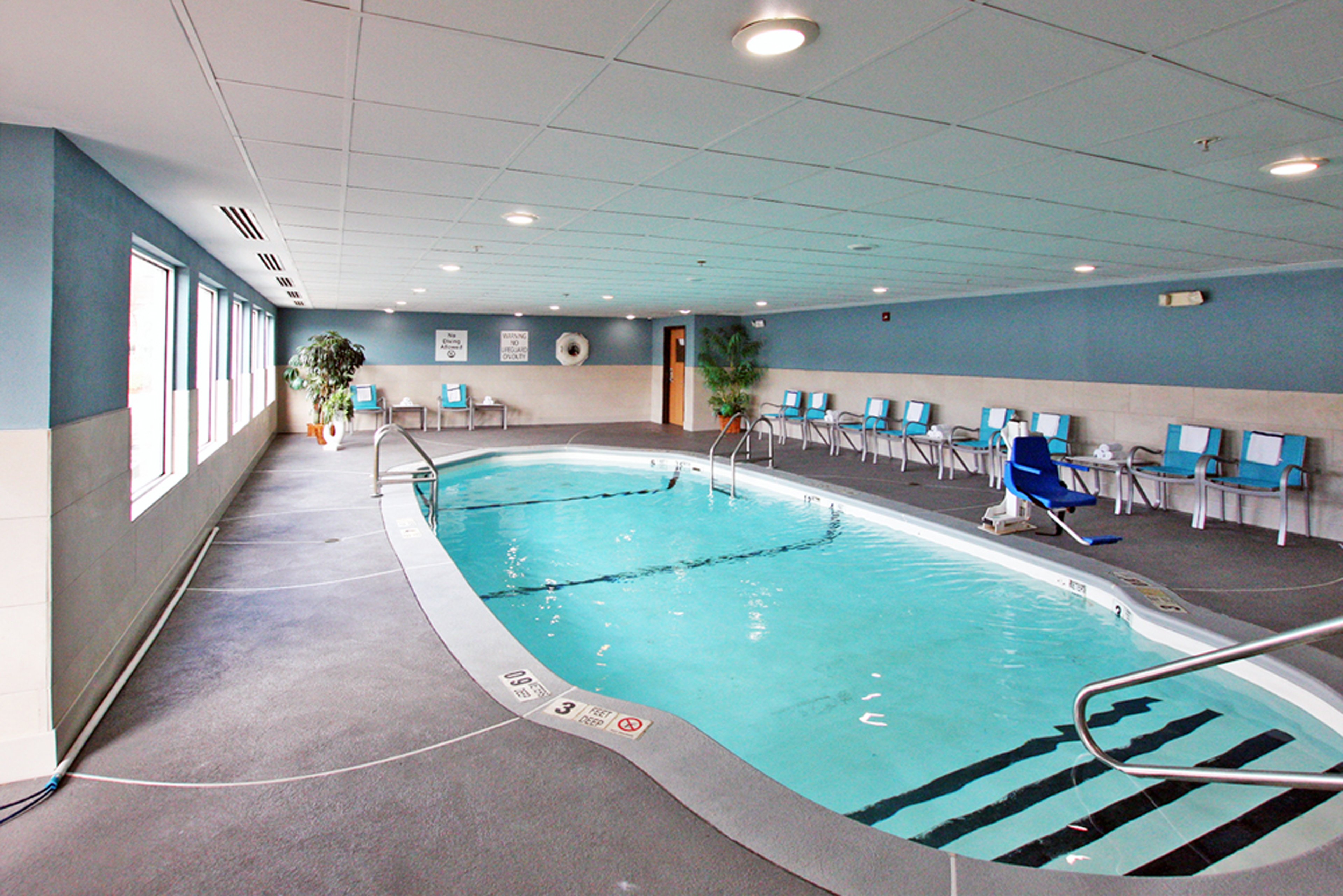 Holiday Inn Express Branford-New Haven 35/59