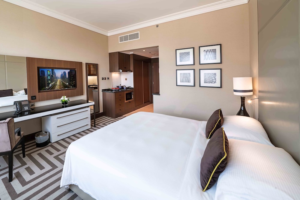 ROOM, KING BED