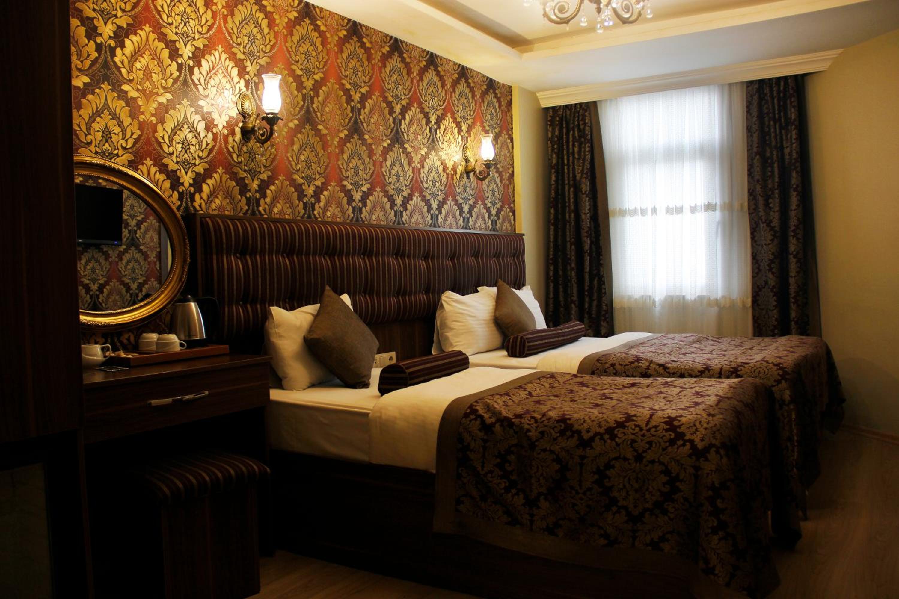 Deluxe, Double and Twin Beds