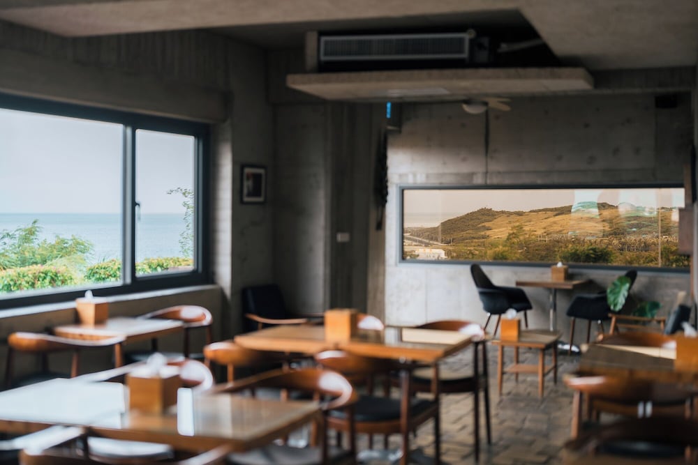 The Light Inn 33/46