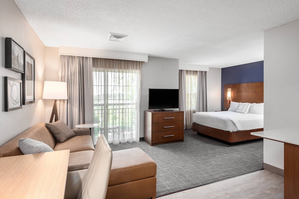 ROOM, KING BED, SOFA
