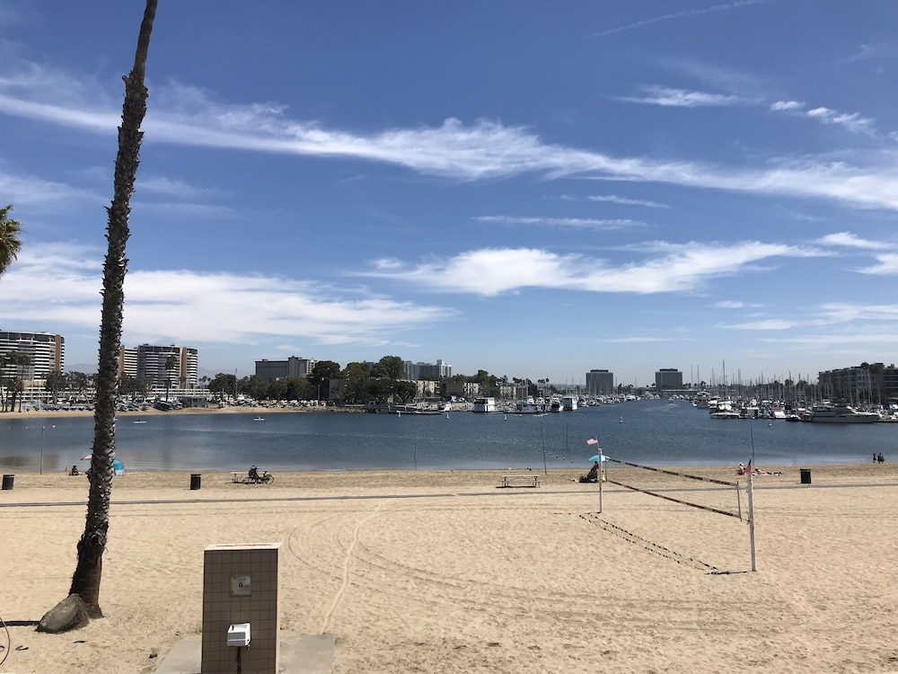 Foghorn Harbor Inn 24/55