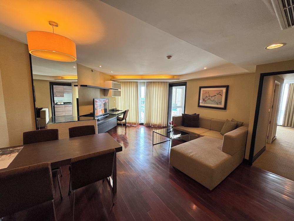 The Narathiwas Hotel and Residence Sathorn Bangkok 48/63