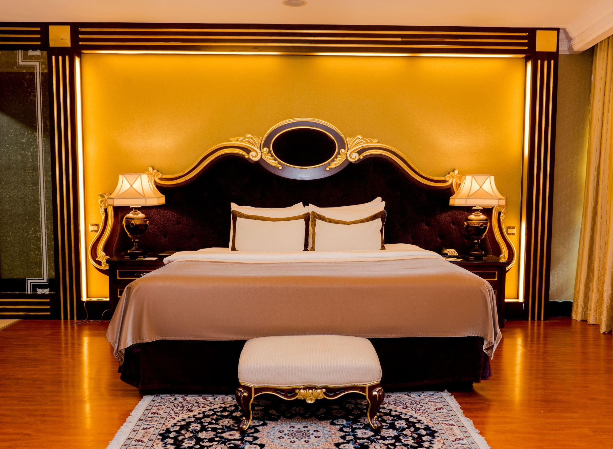 1 BEDROOM, AMBASSADOR, SUITE