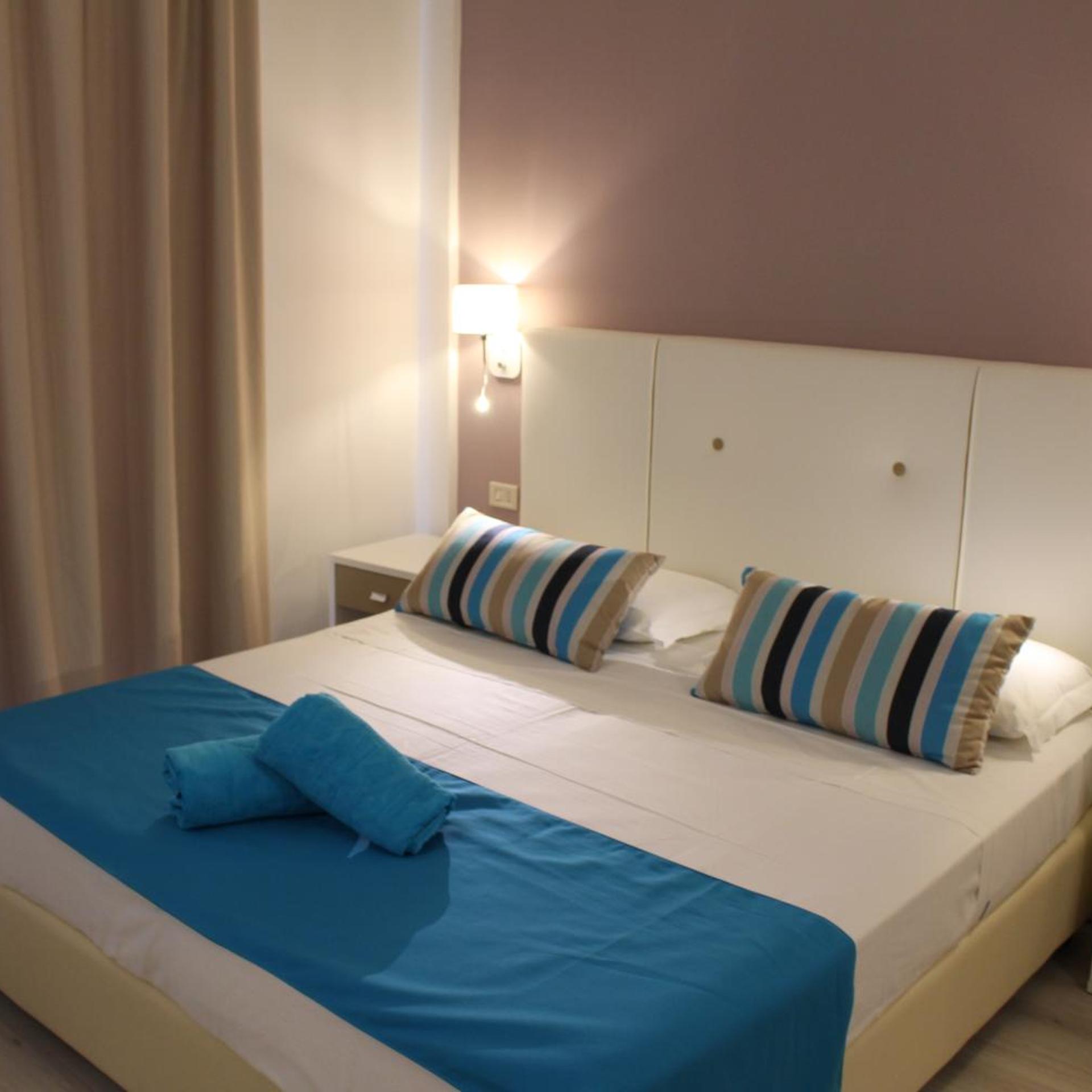Room, Double or Twin Bed
