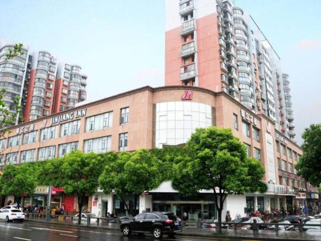 Jinjiang Inn (Wujiang Zhongshan North Road Pedestrian Street) 45/52