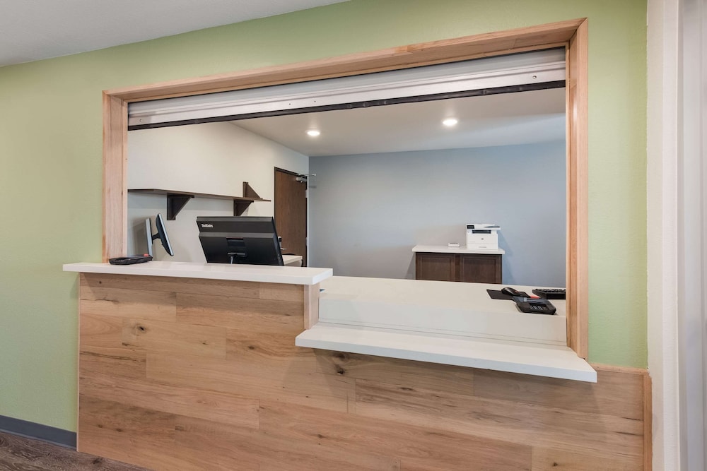 WoodSpring Suites Dayton North 8/42