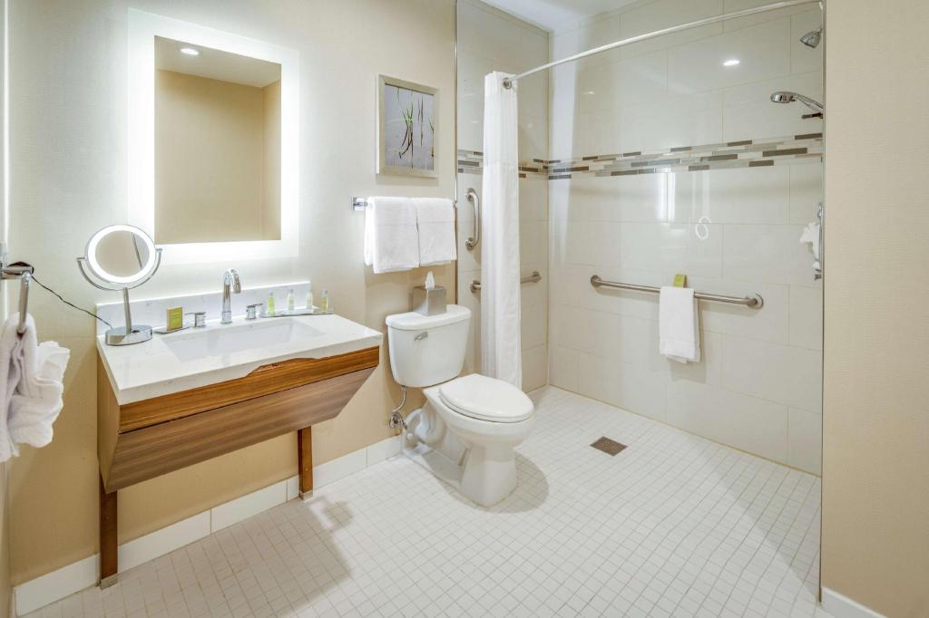 Suite, 2 Queen Beds, City View, Sofa