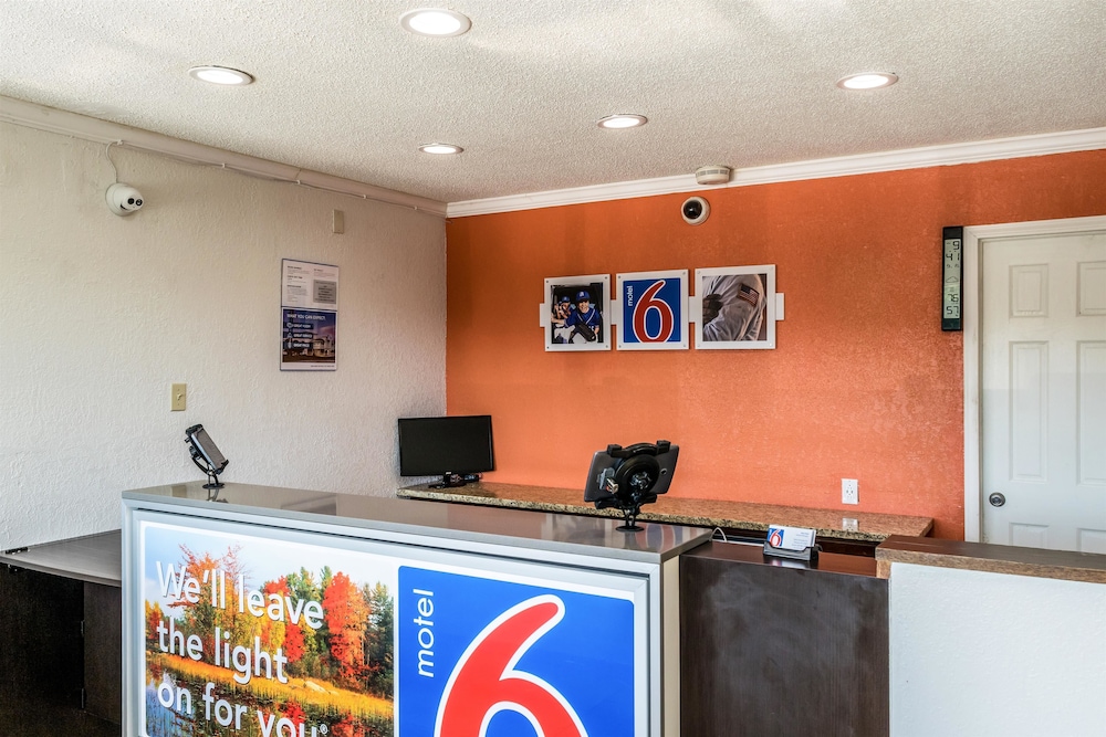 Lobby at Motel6 Florence, KY - Cincinnati Airport, FLORENCE - KY