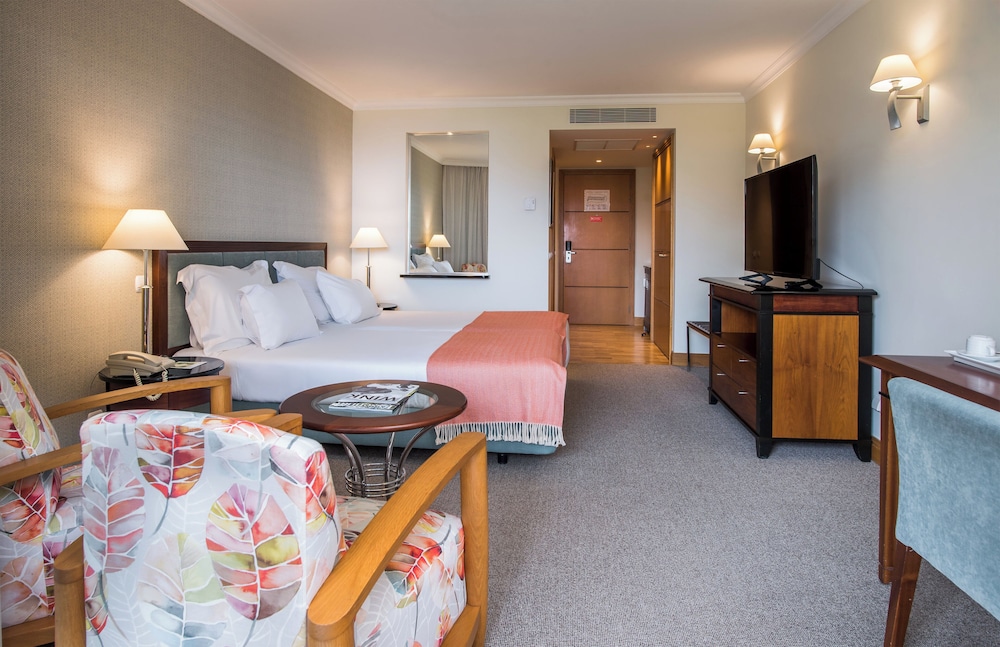 غرفة بسريرين منفصلين بإطلالة جزئية على البحر، Pestana Grand Premium Ocean Resort 6/10