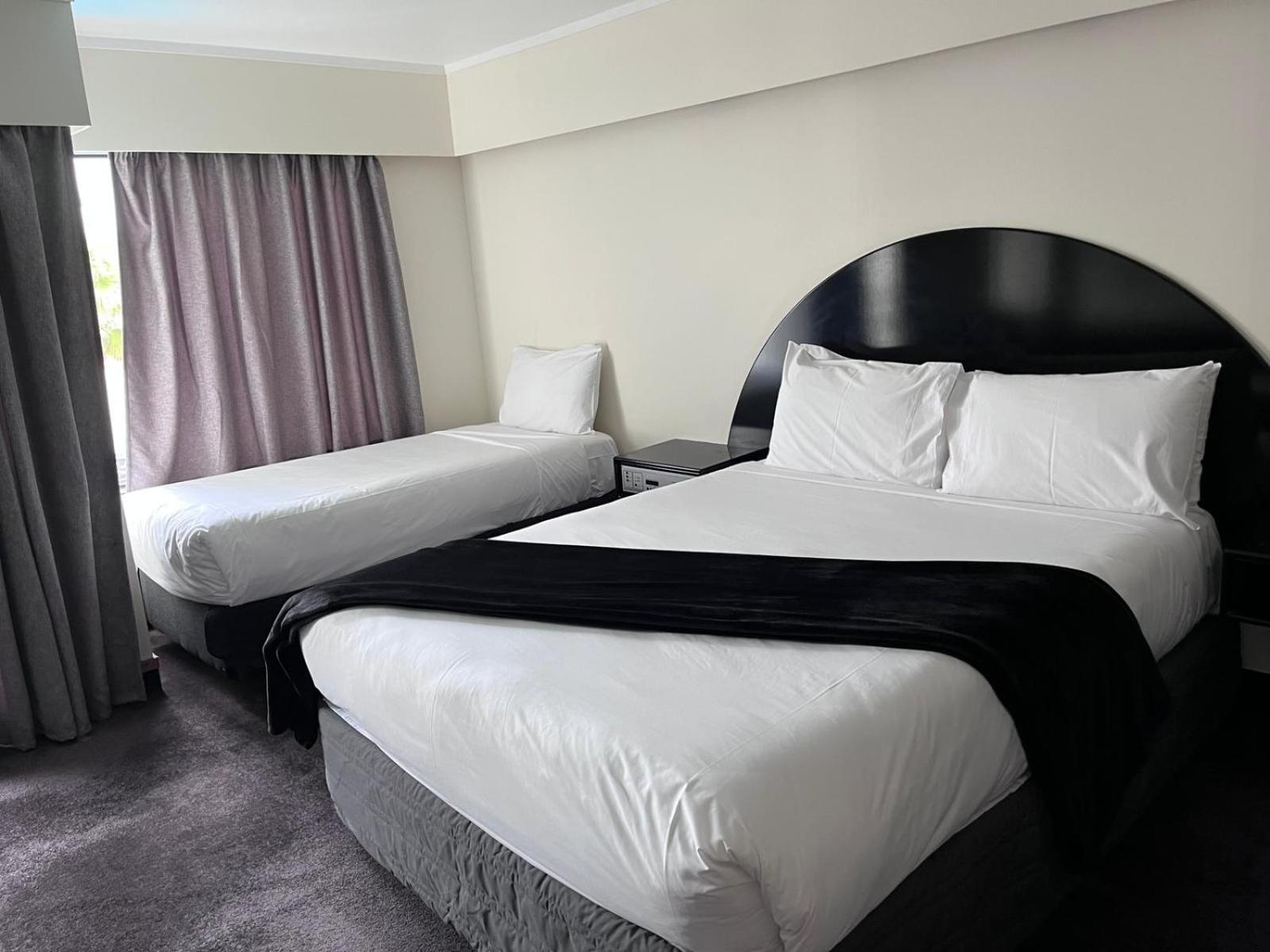 EXECUTIVE, SUITE