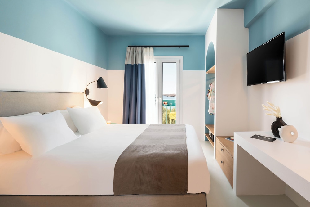 Play Paros, a member of Brown Hotels 26/62