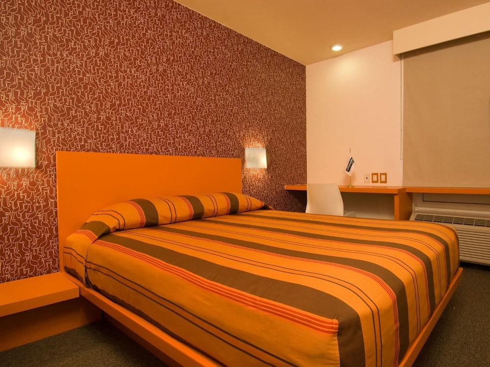 City Express Junior by Marriott Toluca Aeropuerto 24/50