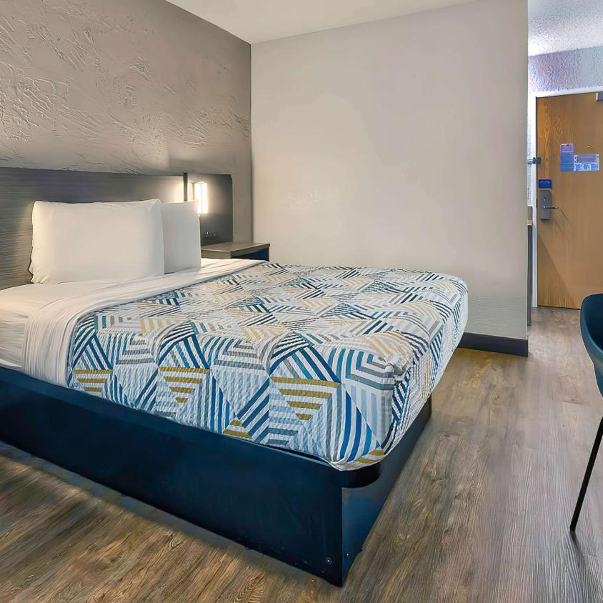 1 Full Bed - Non-Smoking