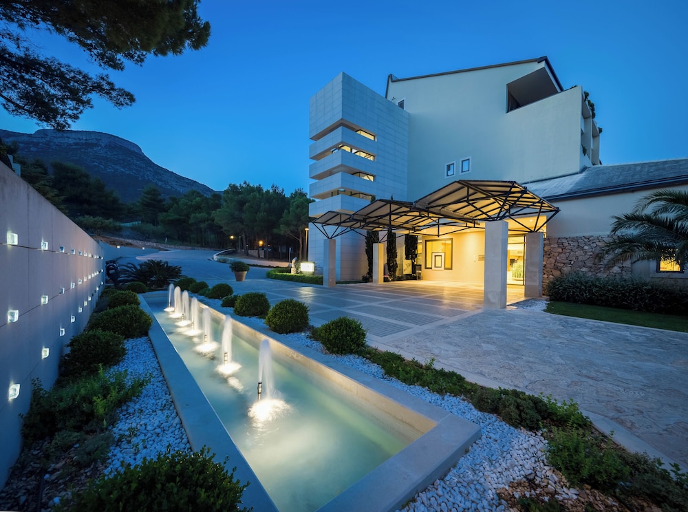 Bretanide Sport Wellness Resort 1/50