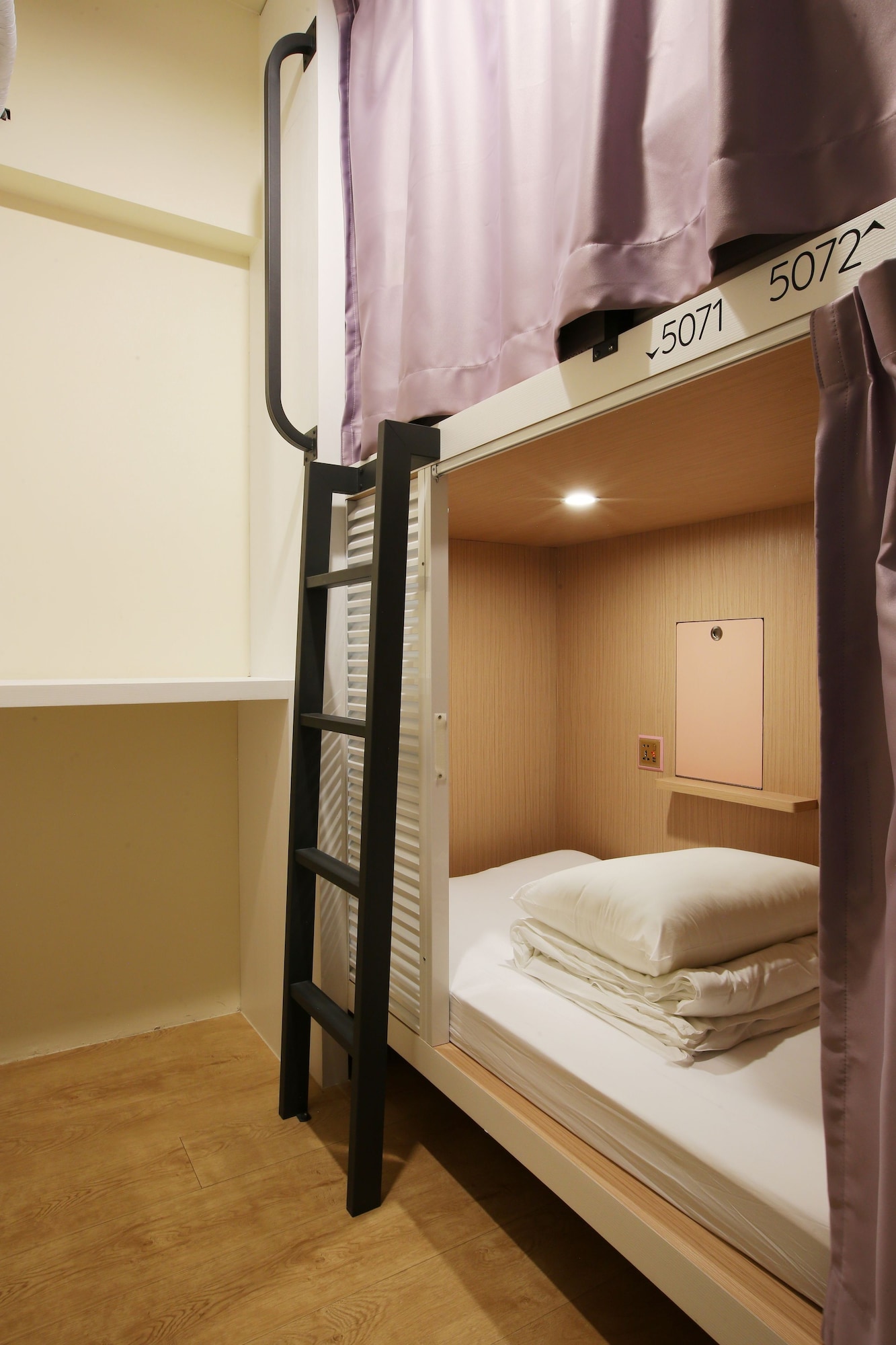 FEMALE DORM, FEMALE ONLY, SUPERIOR, SHARED BATHROOM