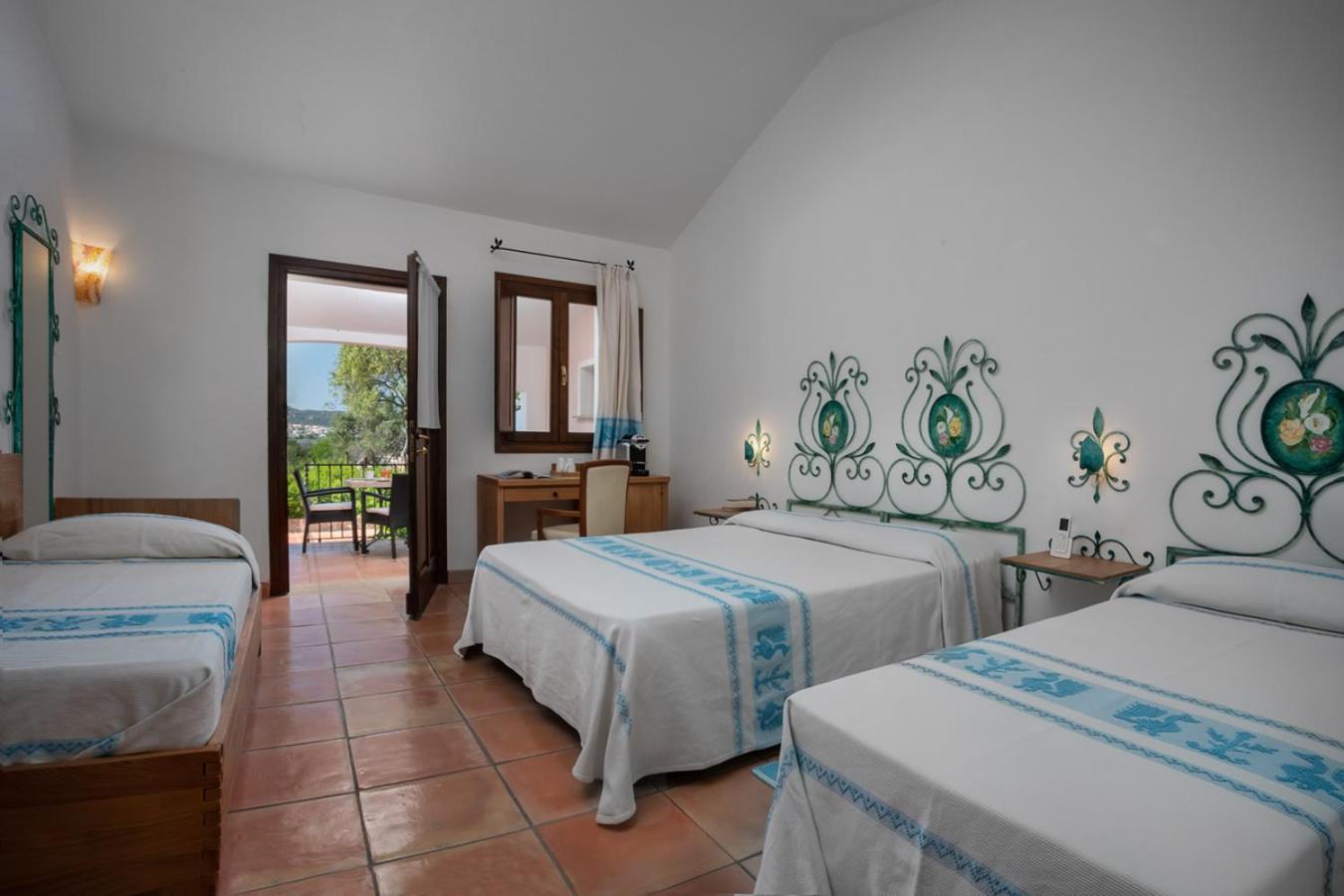 Deluxe, Sea View
