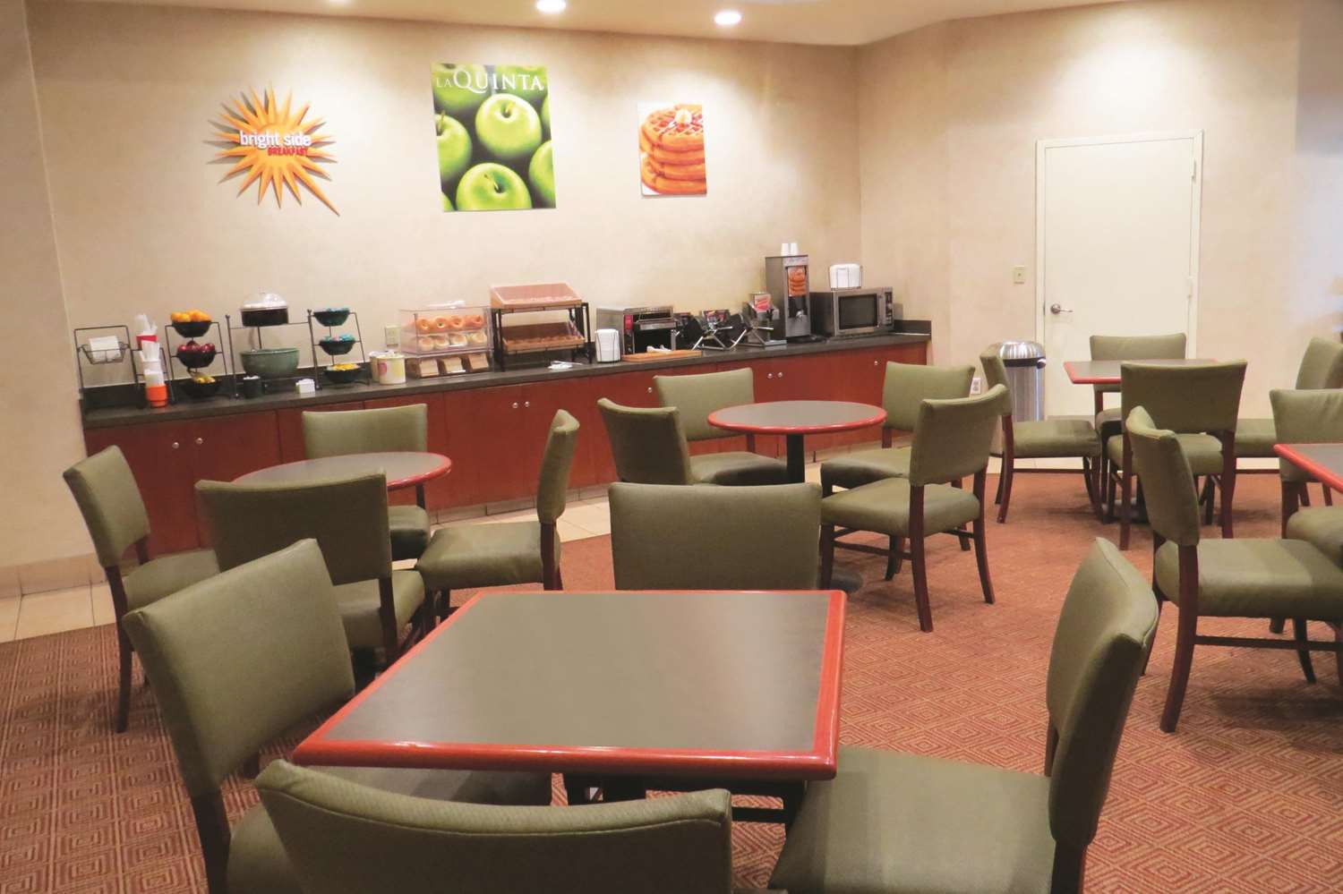La Quinta Inn & Suites by Wyndham Stamford / New York City 45/59